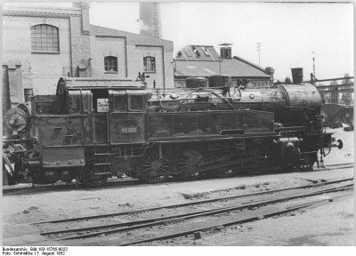 Bundesarchiv_Bild_183-15765-0022,_Dampflok_93_023_(BR_93).jpg