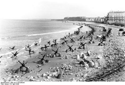 Bundesarchiv_Bild_101I-719-0240-05,_Pas_de_Calais,_Atlantikwall,_Panzersperren.jpg