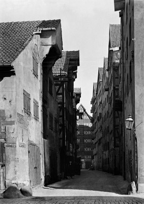 Speicher in der I. Laakspeicherquerstrasse. Blick von der Alstadtischen Trankgasse in Richtung Vogelgasse (links-Speicher 25-20).