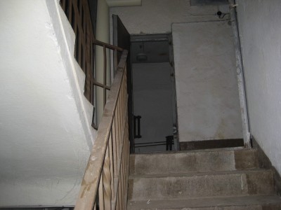 стандартный лестничный пролет (этажей 4) и выход на этажи