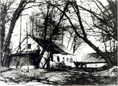 Neuhausen Kr. Samland, Gasthaus Eichenkrug mit Pferdewagen davor.jpg