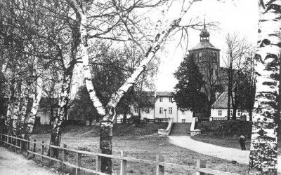 Schanze. Im Hintergrund die Pfarrkirche.jpg