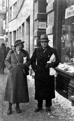 Königsberg - Altes Foto - Mann und Frau im Mantel - schick.jpg