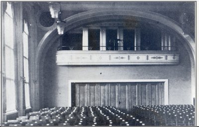 Hindenburgschule Aula.jpg