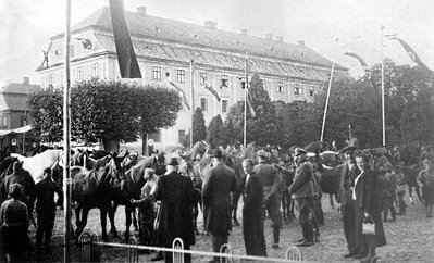 Königsberg Ostpreußen Kaliningrad - Foto AK Viehmarkt Pferde Soldaten 1935.jpg