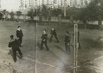 Курсантский волейбол.За забором Краснооктябрьская улица.