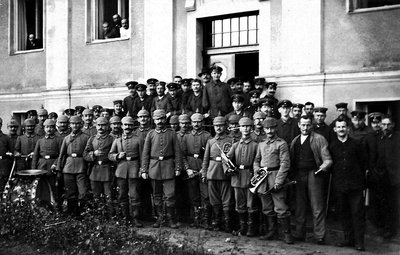 GERMAN SOLDIERS Pickelhaube Musicians Drum Real Photo PC Konigsberg c1914.jpg