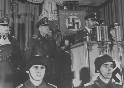 1944_SS-Himmler_OstPreussischen-Volkssturm-Bataillonen.jpg