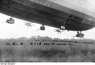 Bundesarchiv_Bild_102-12878,_Englisches_Marineluftschiff_R33.jpg