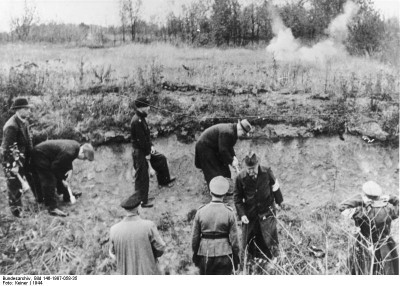 Bundesarchiv_Bild_146-1987-058-35,_Ausbildung_von_Volkssturmmännern.jpg