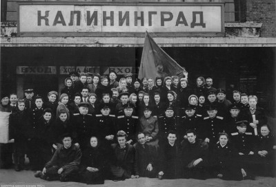 Южный вокзал 1952 коллектив Воронов.jpg