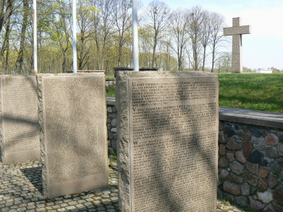 Братская могила погибших в январе-марте 1945 года.jpg