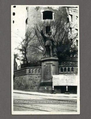 Памятник Вильгельму I работы скульптора Фридриха Ройша, 1894 года