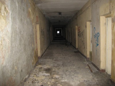 второй этаж = вид по коридору направо..