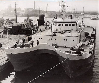 Промысловый катамаран &quot;Эксперимент&quot; в порту Калининграда, 1970