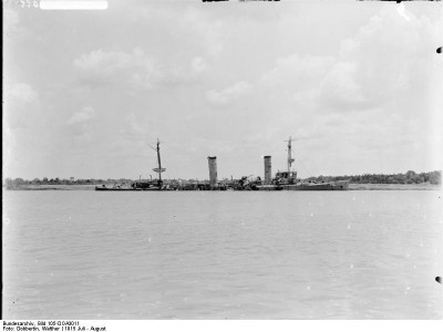 Bundesarchiv_Bild_105-DOA3011,_Deutsch-Ostafrika,_Kreuzer_Koenigsberg.jpg