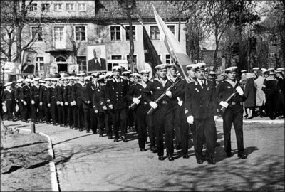 Балтийск.Парад 9Мая 1963года.В строю моряки крейсера&quot;Жданов&quot;.