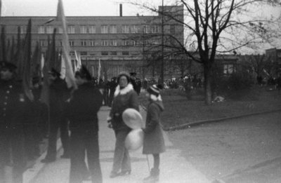 Перед  демонстрацией,рядом с Краснооктябрьской улицей.