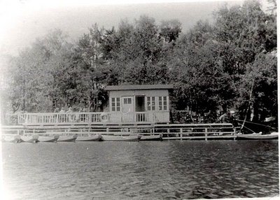 лодочная станция на озере
