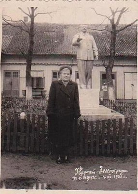 Памятник у дома отдыха ВЦСПС, 1955 год
