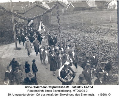 раутерскирх парад открытия памятника ПМВ 1920.jpg