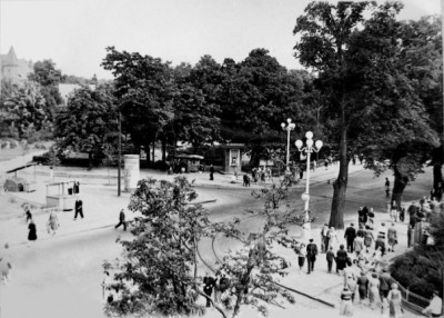 Вид из Спутника на перекрёсток Красной слева и Пр-та Мира, трамвайное кольцо.