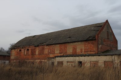 Старое строение на территории полка.