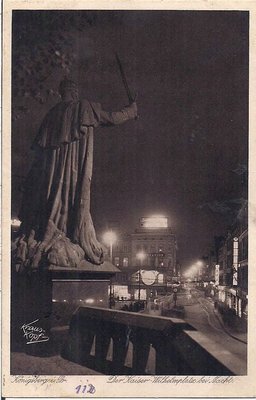 Kaiser-Wilhelmplatz bei Nacht.JPG