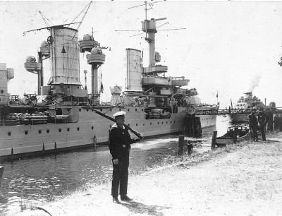 Крейсер ''Кенигсберг'' в Свинемюнде, 1938г. На заднем плане крейсер ''Лейпциг''