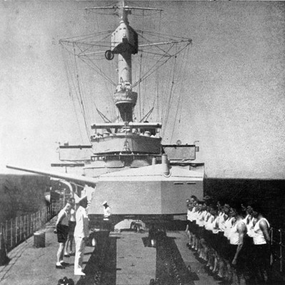 Экипаж крейсера ''Кенигсберг'' занимается физическими упражнениями, 1931г.