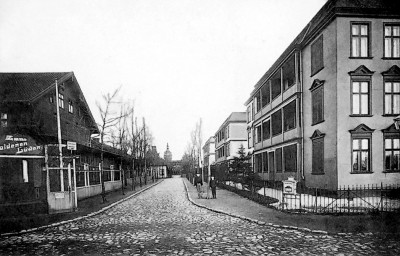 Вход в зоопарк с улицы Тиргартен штрассе (ныне ул. Зоологическая). Фото 1910.jpg