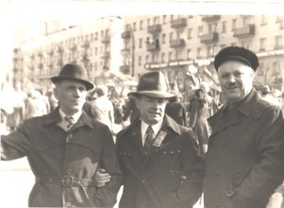 дед с мужиками 1 мая конец 60-х ленпроспект.jpg