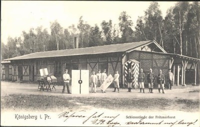 2. Подготовка мишени для стрельб на стрельбище в лесу Фритценер-Форст. Фотография на открытке 1900 года