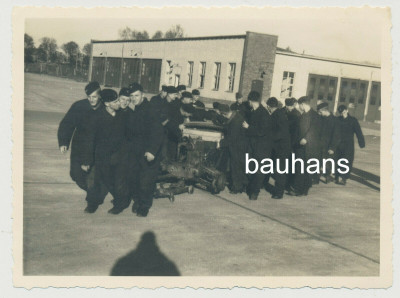 Neuhausen in Ostpreussen Kraftfahrer Sammelstelle 1940.jpg