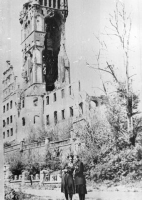 Бахтин А.П. (пересъемка), Руины замка, 1946