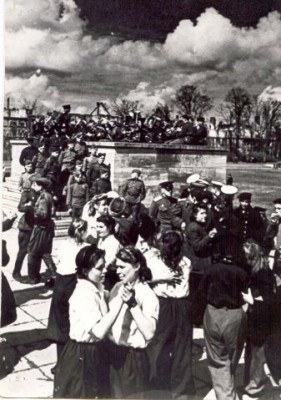 Танцы под духовой оркестр, стадион &quot;Динамо&quot; (ныне &quot;Балтика&quot;), 1947г.